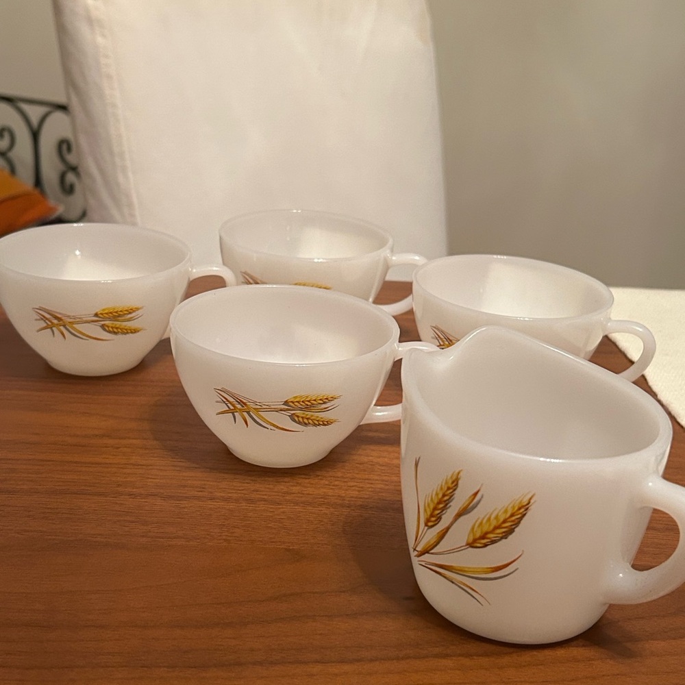 Vintage Wheat Pattern Fire-King  4 Cups and 1 Milk small cup
